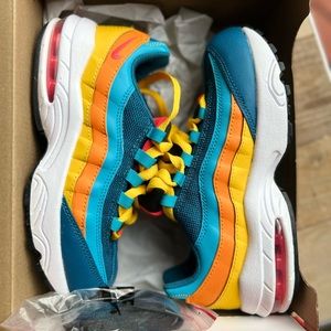 **NEW** Boys Sz 1 Air Max 95